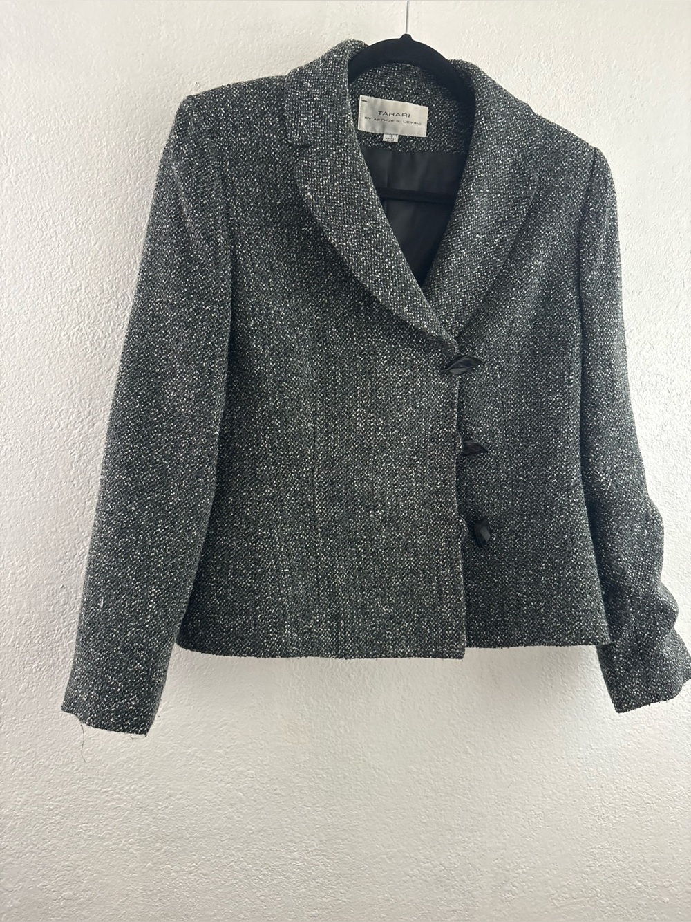 Tahari by Arthur S. Levine blazer grey tweed finish sculptural buttons size 10